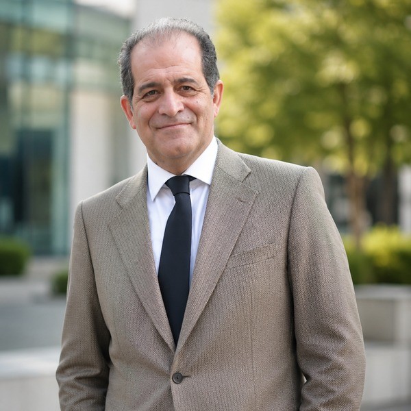 دکتر علیرضا شریفی